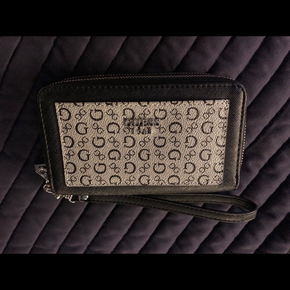 Guess - Black & White Zipper Wristlet - Picture 2 of 4